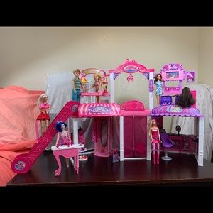 Barbie Malibu Ave 2 Story Mall Playset